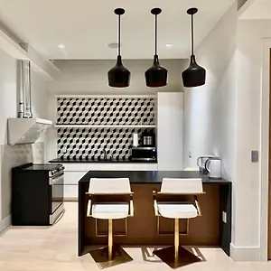 Cozy Bedroom With Private Bathroom In West Homestay Vancouver